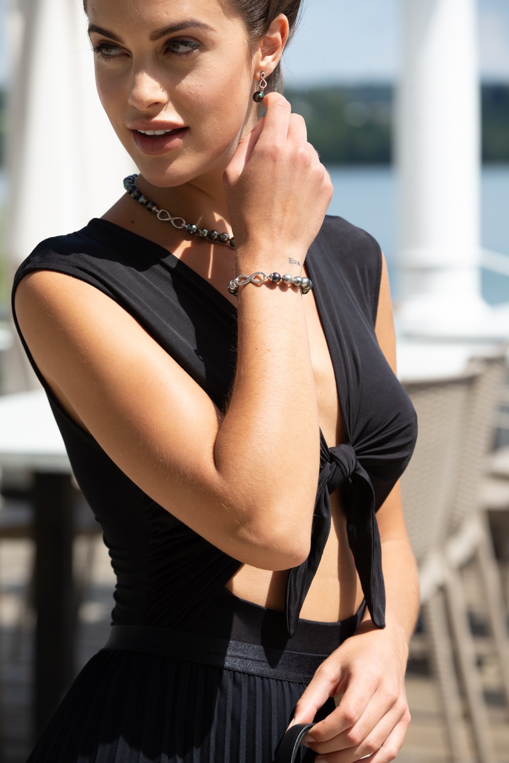 Perlenarmband Tahiti schwarz mit Infinity-Verschluss