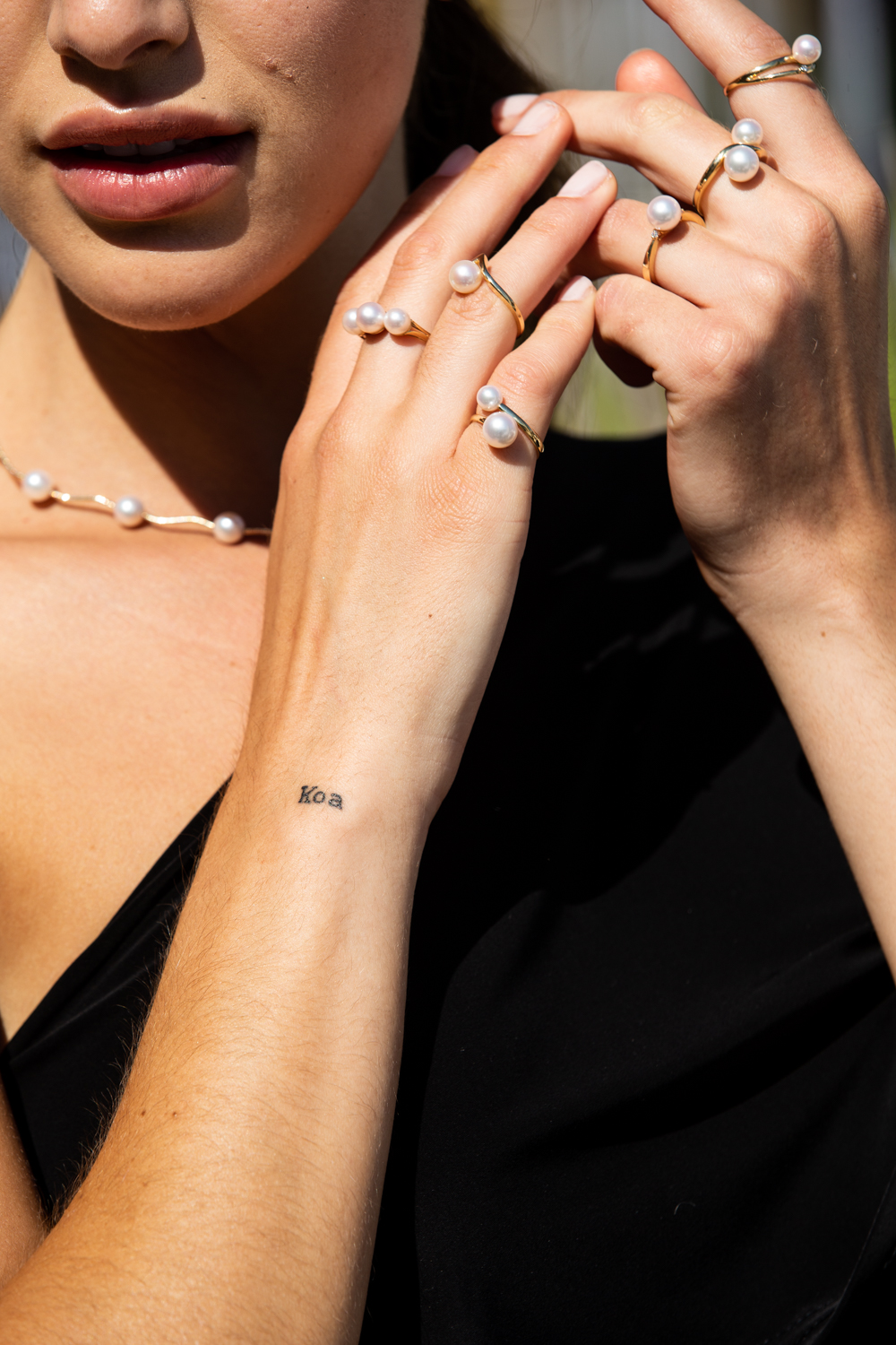 Ring mit Wellendesign und 2 Akoya-Perlen